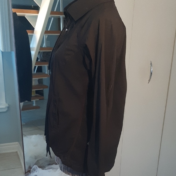 lululemon athletica LNWT🖤Pleated Back WINDBREAKER ClassicHIGH LOWwith TIES Sz 4 - Picture 6 of 8